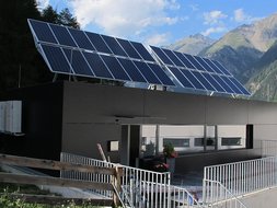 Bürogebäude mit Photovoltaik